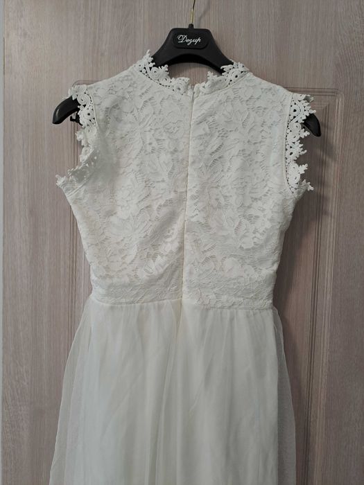 Бяла  къса рокля