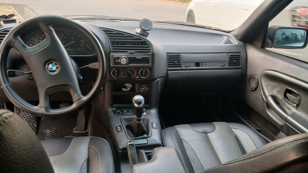 Продам BMW 1993 год