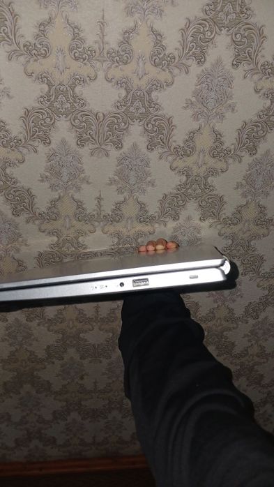 Продаётся ноутбук acer срочно !!!