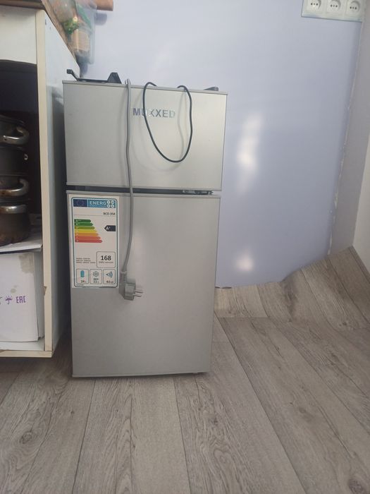 Продам мини холодильник 73см