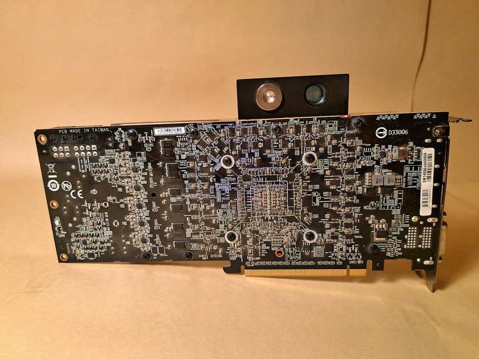 Gigabyte R9 290 4GB WindForce 3X OC, echipata cu un EK-FC R9-290X WB