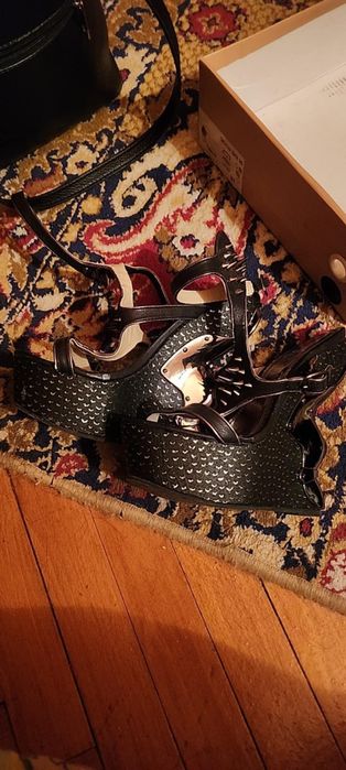 Продавам дамски платформи Tradeis уникален дизайнерски модел 37номер