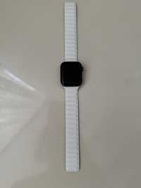 Apple Watch 5 - 40 мм
