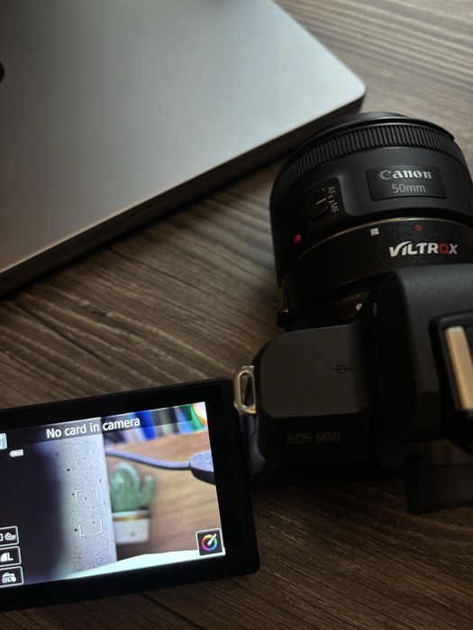 Canon M50 + obiectiv 18-55