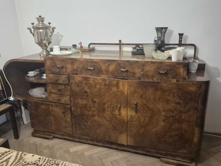 Vand mobila veche de peste 100 ani