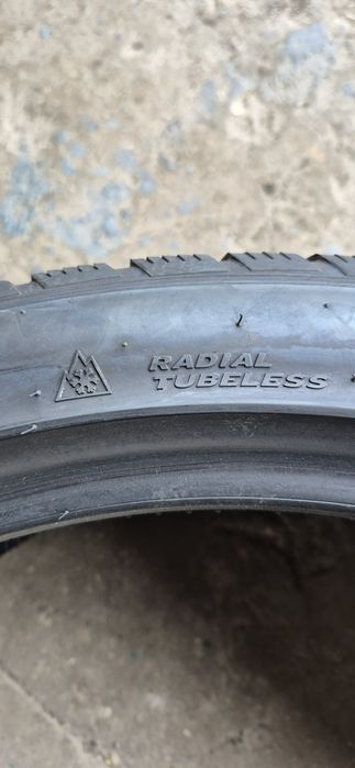 4 anvelope iarna Hankook 295/35/23.Pretul este pe bucata.