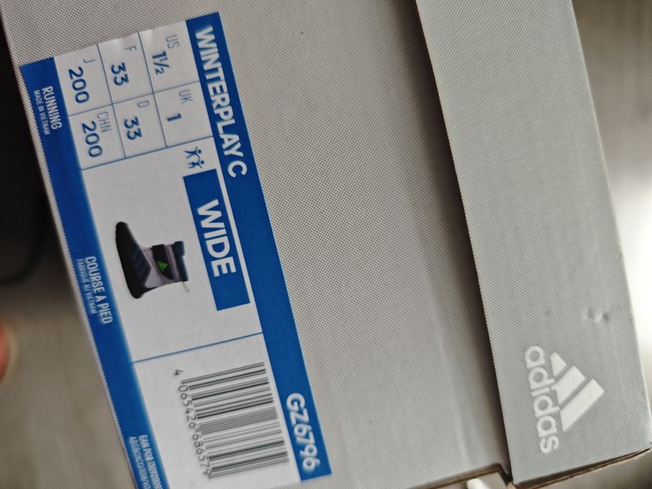 Апрески Adidas. Детски зимни обувки