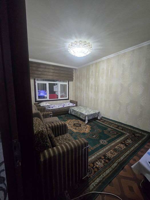 Срочно  продам  квартиру  сергели  7 4 ком рядом метро  линия  2 этаж