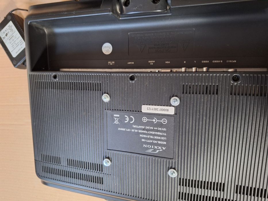 Functionabil, TV 48 cm diagonala, 12 V atât pentru priza/ auto