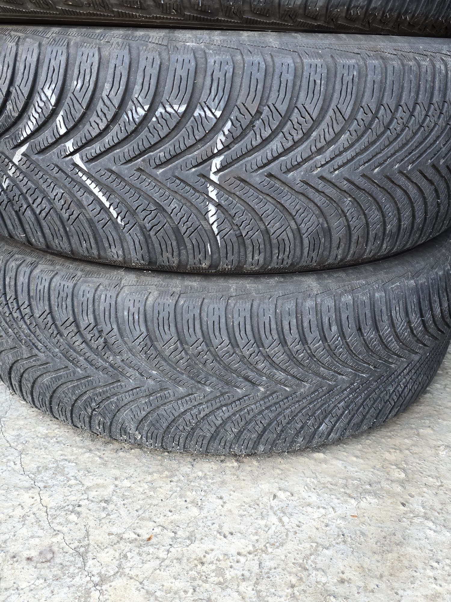 4 Броя Гуми 215/65/17 Michelin