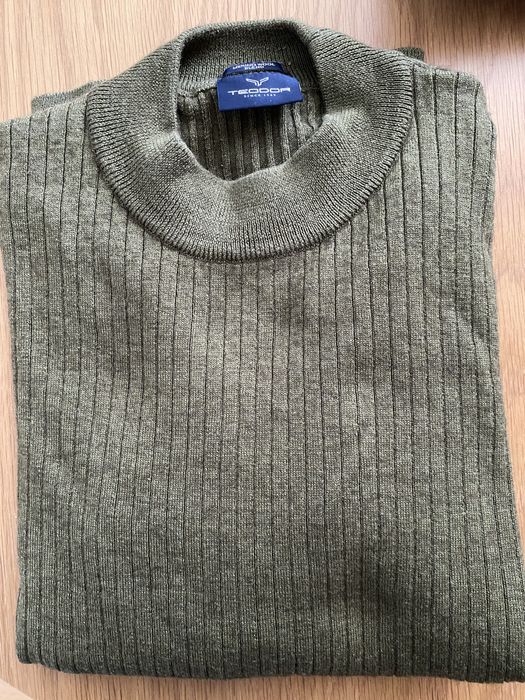 Мъжки вълнен пуловер на Теодор