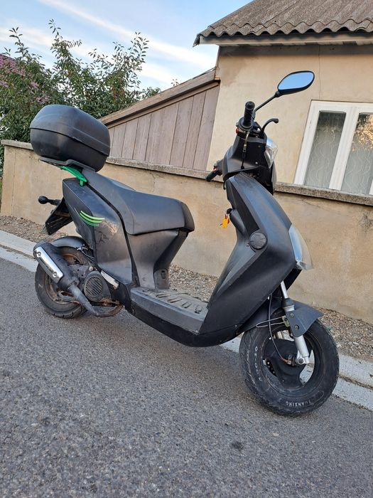 Vând scuter de 49cc