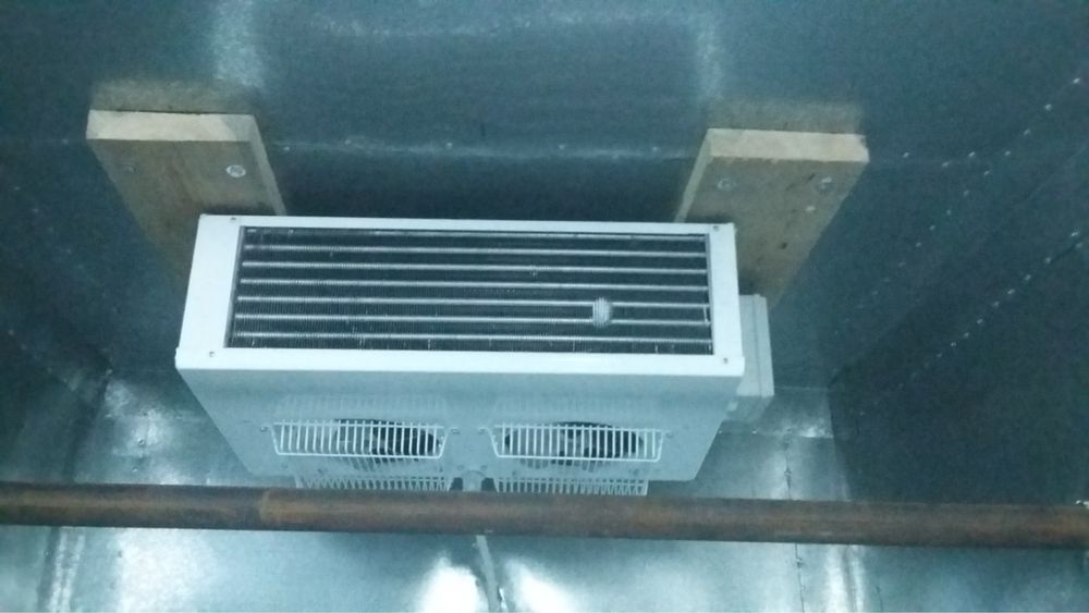 Продам холодильную камеру Polar