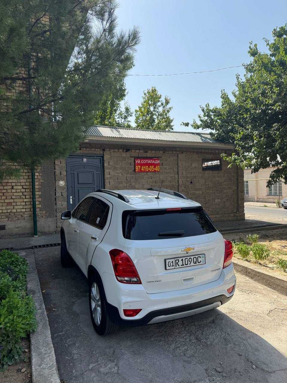 Trecker 1 сотилади 12.000$