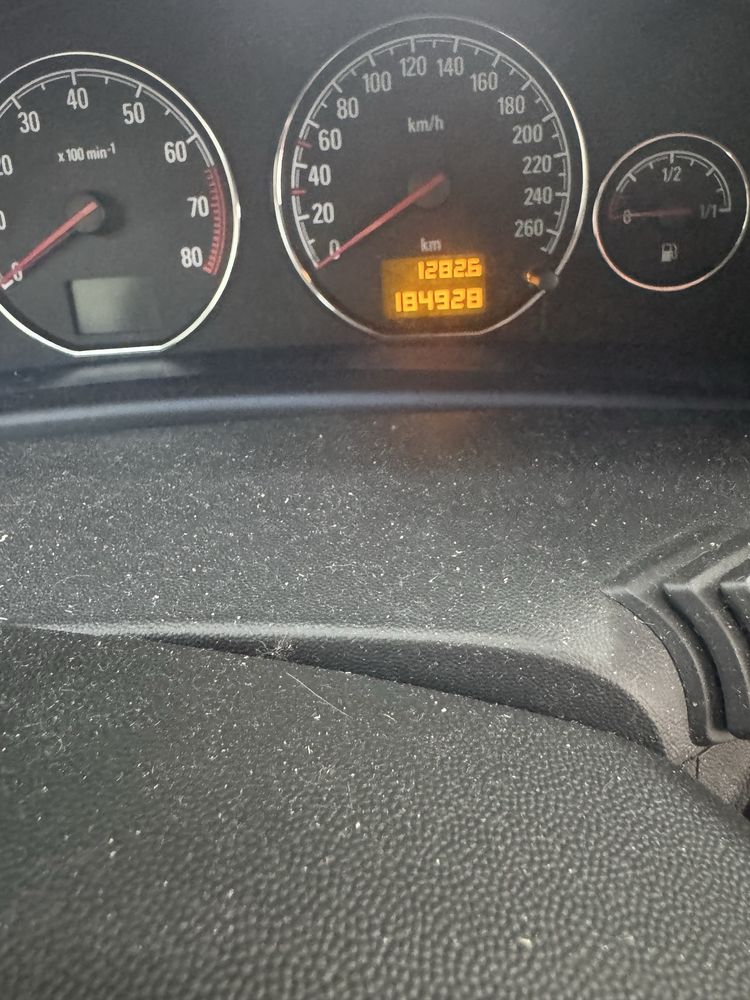 Опел сигнум 2,2 бензин 155 к.с