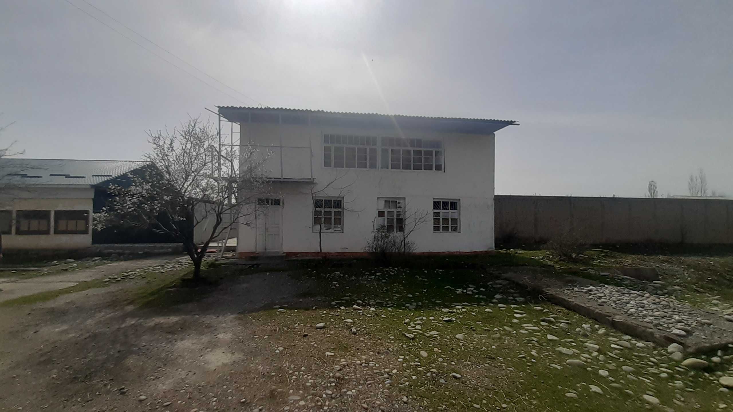 Andijon viloyati Xonoboda Ishlab chiqarish bino inshoatlari sotilmoqda