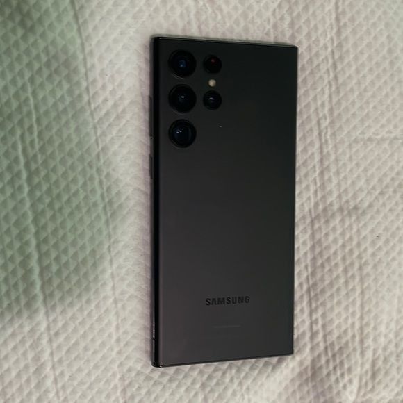 Samsung s22 ultra 12/256 Koreyaniki karobkasi bomidi ideal tel