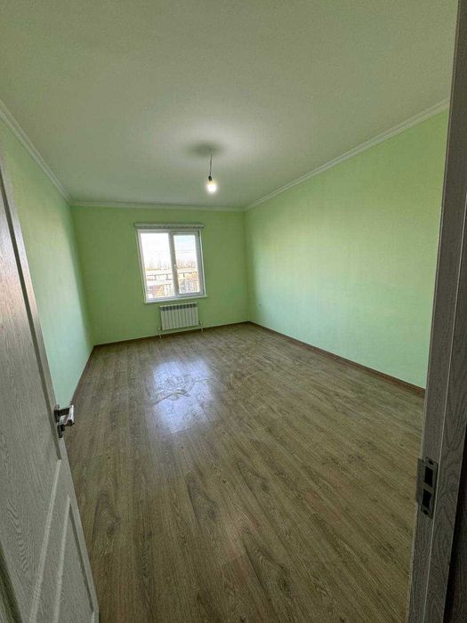Самарканд шахрида 3 хонали, 2-қаватда жойлашган квартира сотилади.
