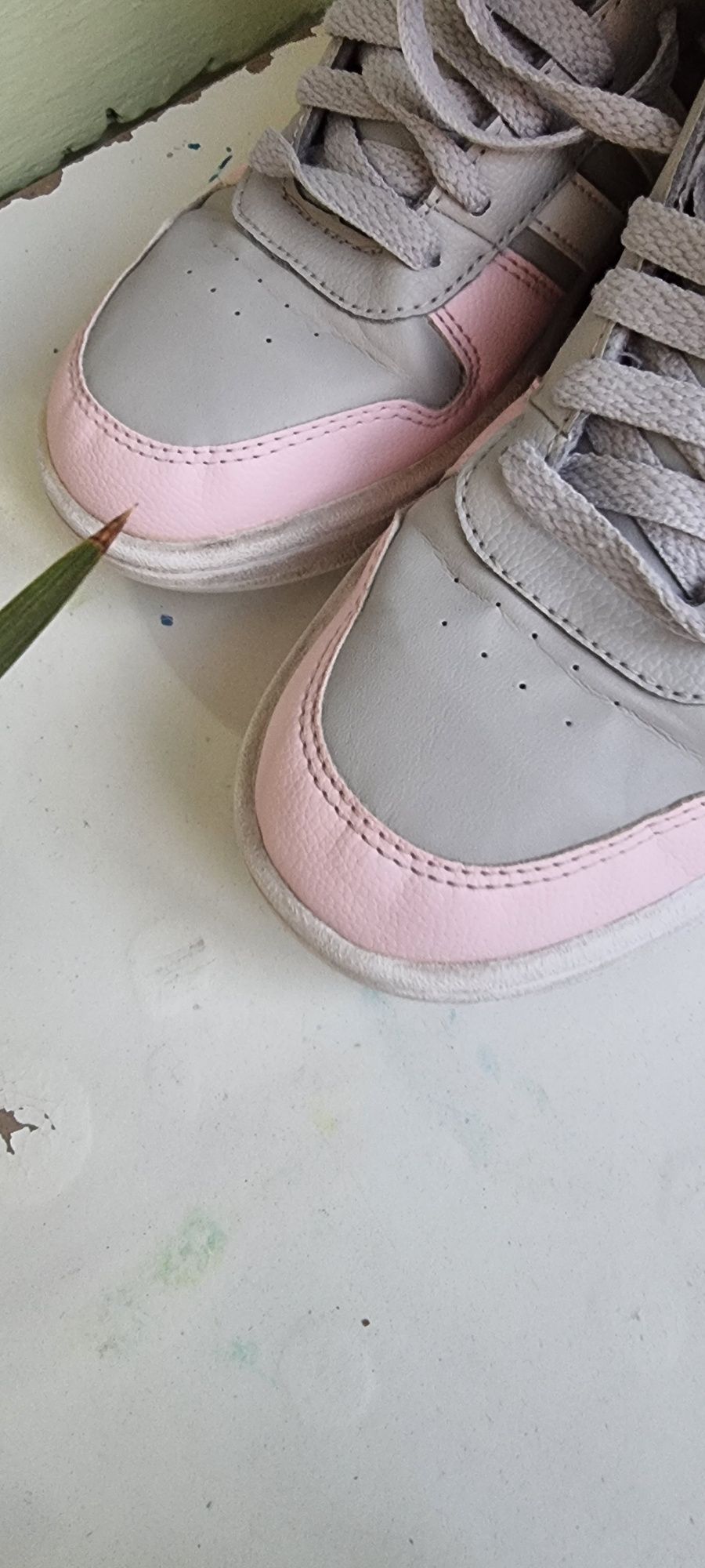 Маратонки ADIDAS номер 38 като нови.