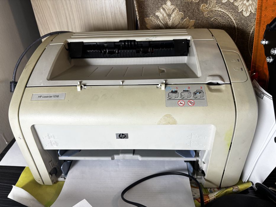 Продам принтер HP LaserJet 1018
