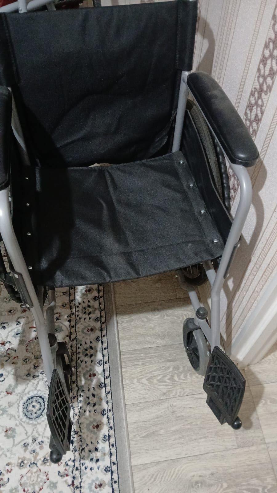 Продам инвалидную коляску