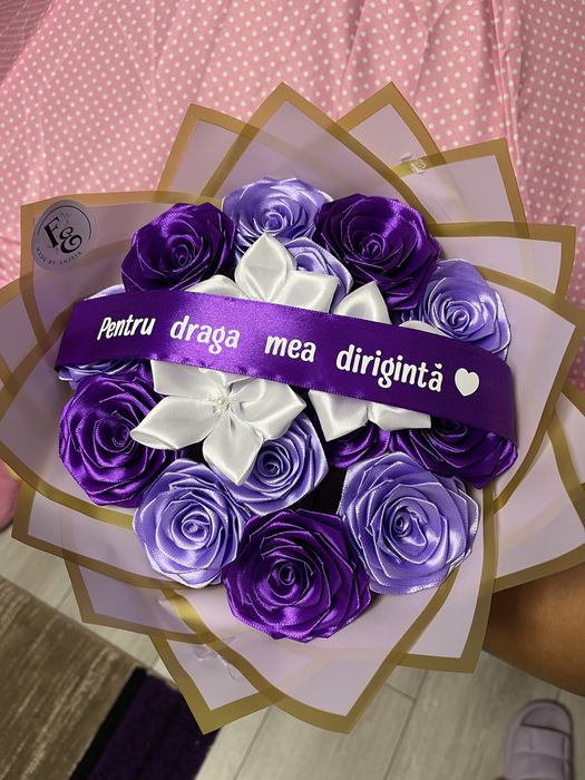 Buchet de trandafiri din satin