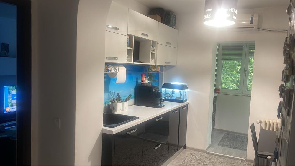 Vand apartament etaj 2/4