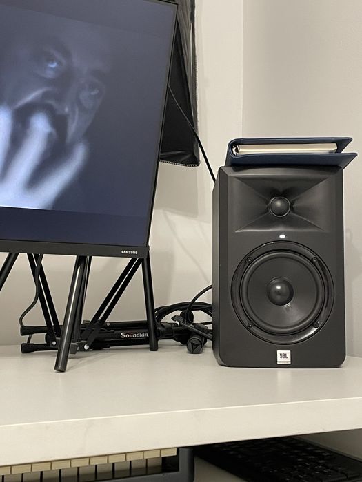 Активный студийный монитор JBL 306P MKII