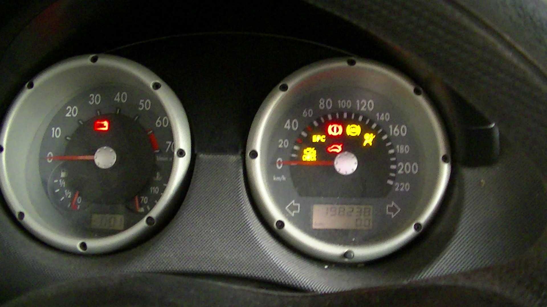 продавам части от фолксваген поло 6N2 1.4 16V