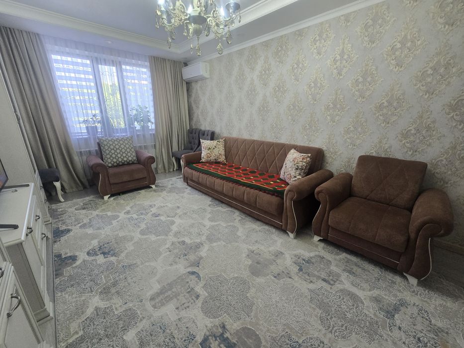 Продам диван с креслами