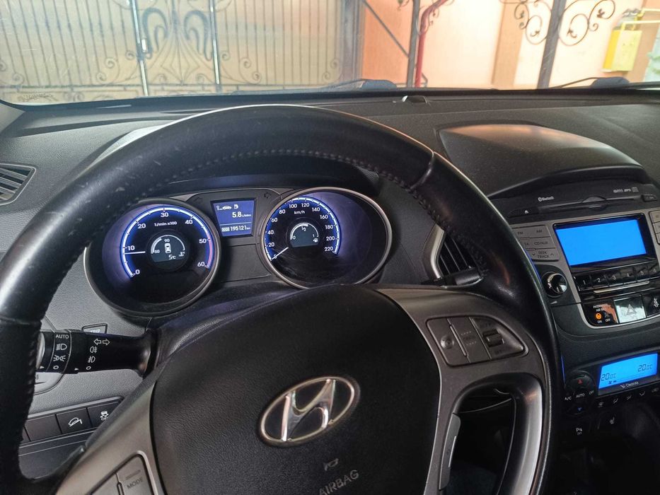 Vând Hyundai ix35 luna noiembrie 2011 1.7 TDI