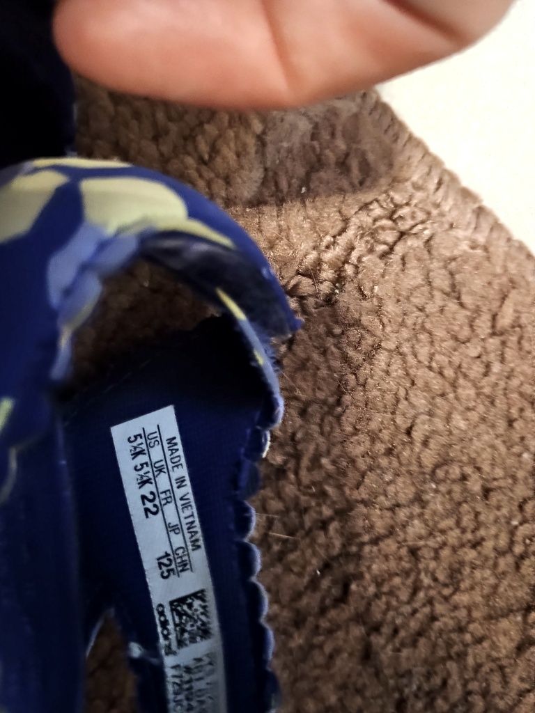 Vând sandale adidas copii 22