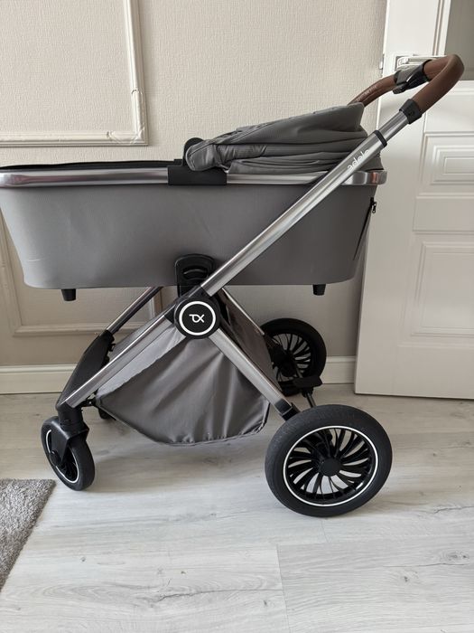 Продам коляску Tomix Adele