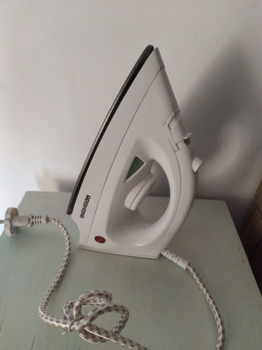 Продам утюг паровой не дорого