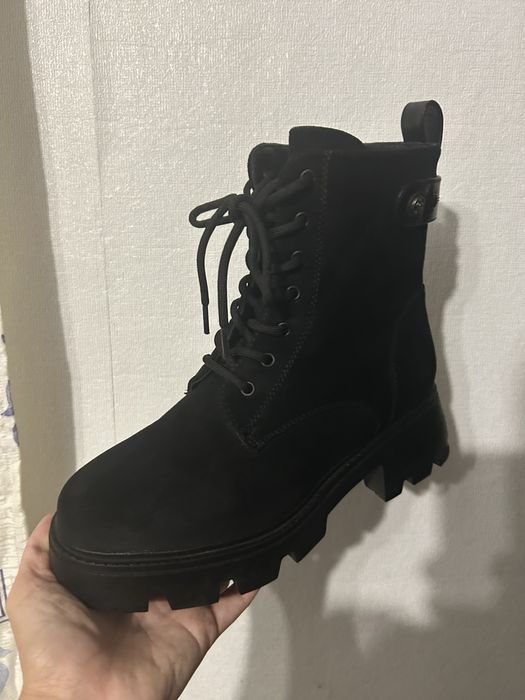 Продам зимние ботинки