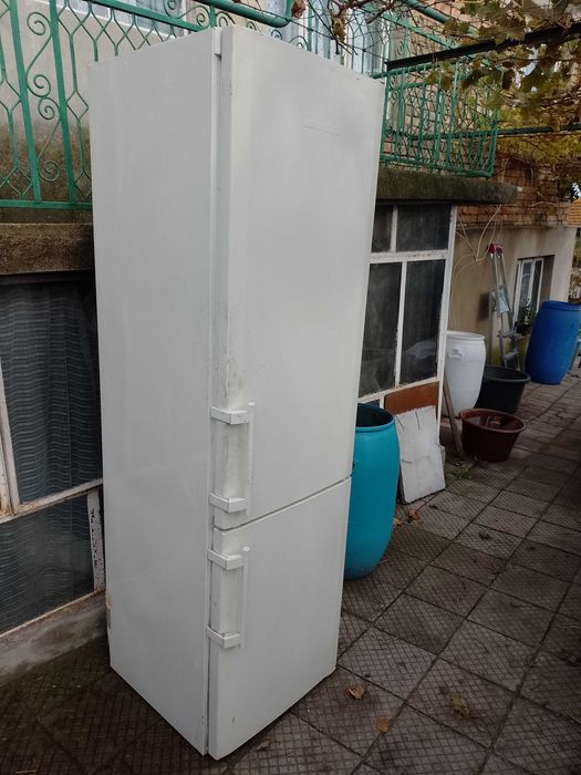 Продавам хладилник Liebherr