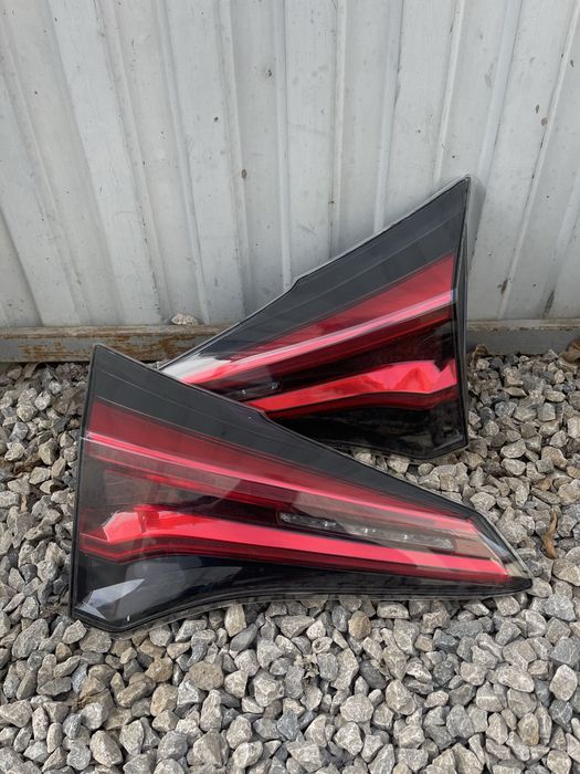 Задняя фара на тойоту рав 4 (внутренний)  Toyota Rav4