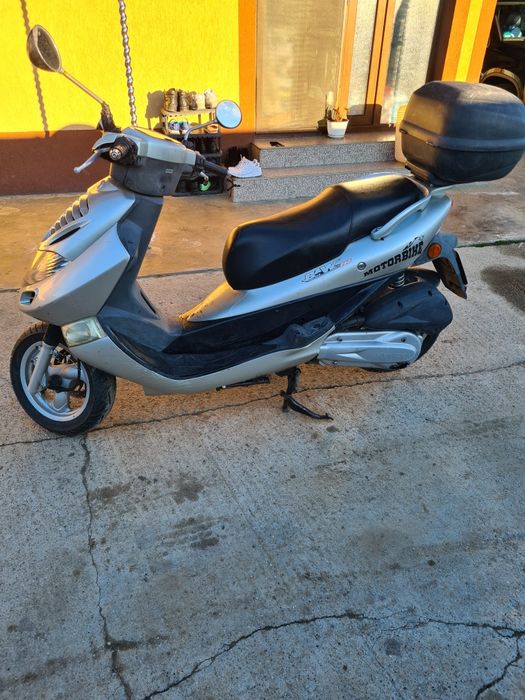 Vând scuter kymco 250