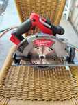 Fierăstrău circular Milwaukee M18 FCSG66