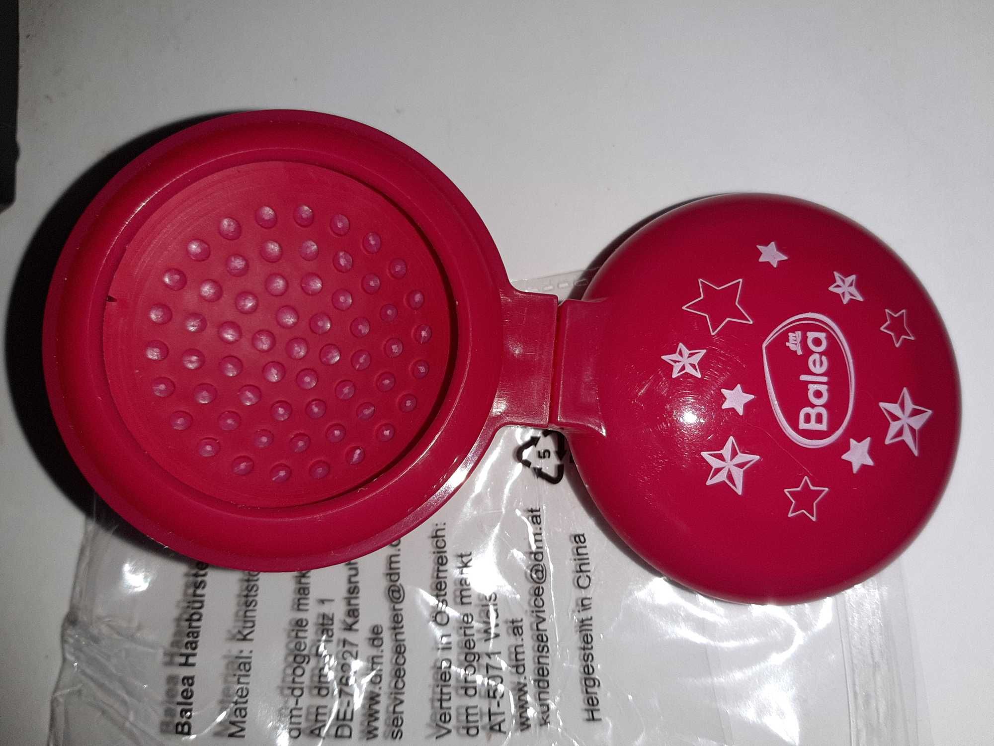 Set cosmetice Christmas Balea cu perie de poseta si produse de voiaj