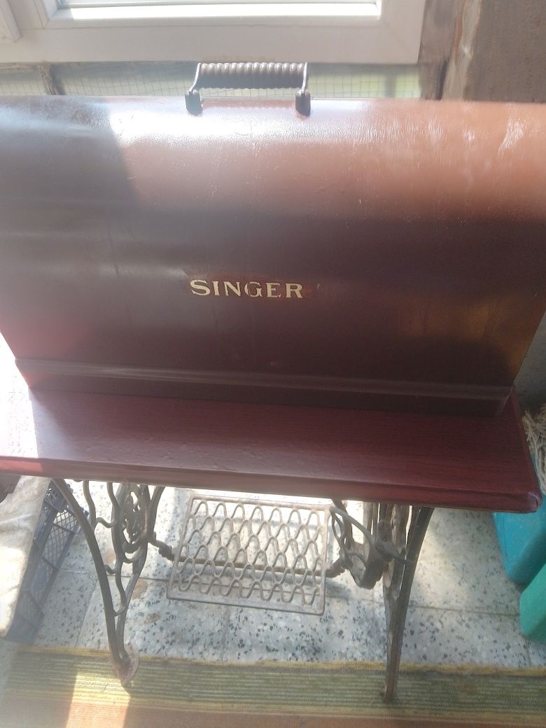 Крачна шевна машина Singer