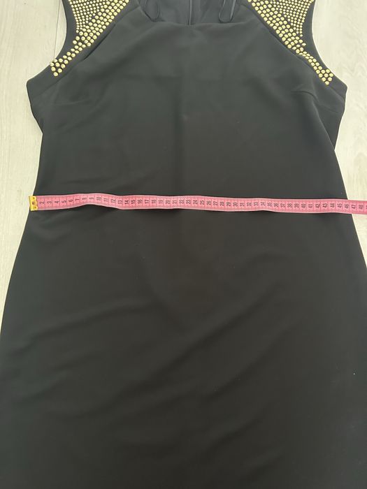 Rochie neagra, cu aplicatii