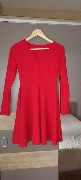 Елегантна рокля в червено