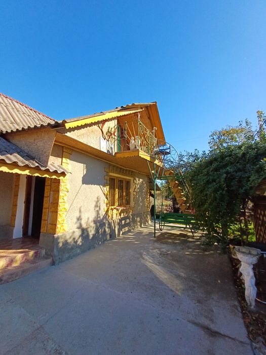 Casa de vânzare și teren