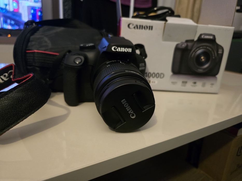 Canon EOS 4000D + obiectiv EF-S 18-55mm
