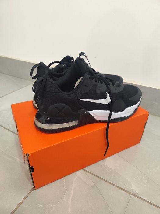 Продавам чисто нови маратонки Nike (найк) 43 номер закупени от Германи