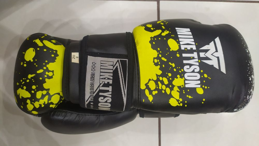 Продается перчатка для бокса