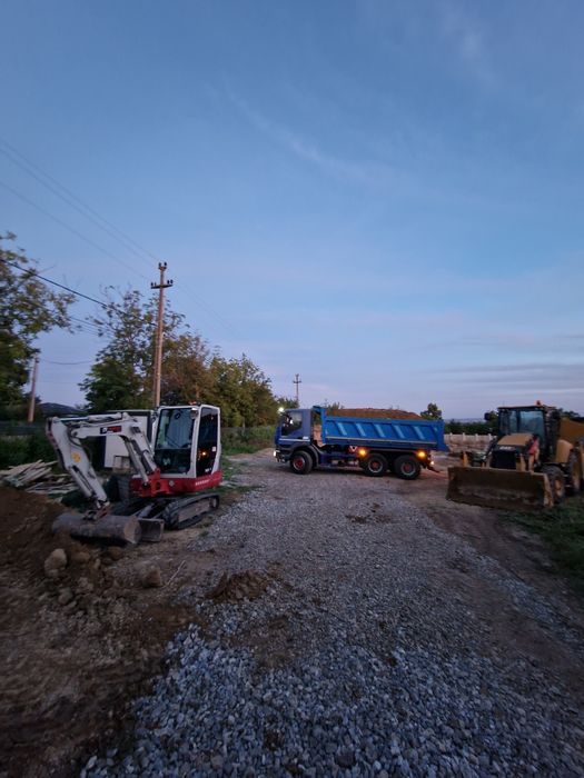 Excavații excavator camion buldoexcavator miniexcavator bobcat