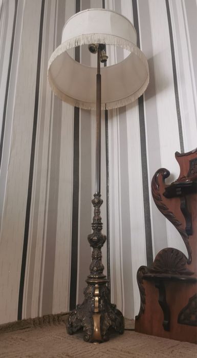 Антикварна подова лампа бронзова месингова основа тежка голяма масивна