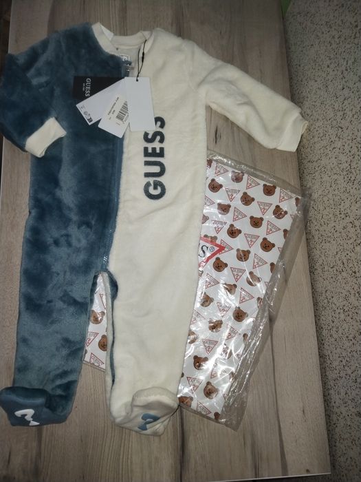 Бебешки гащеризон Guess - 6-9  месеца